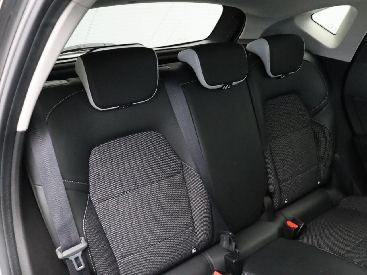 Renault CAPTUR TCe 90pk Techno | Achteruitrijcamera | Navigatie | Parkeersensoren voor/achter | Climate control |