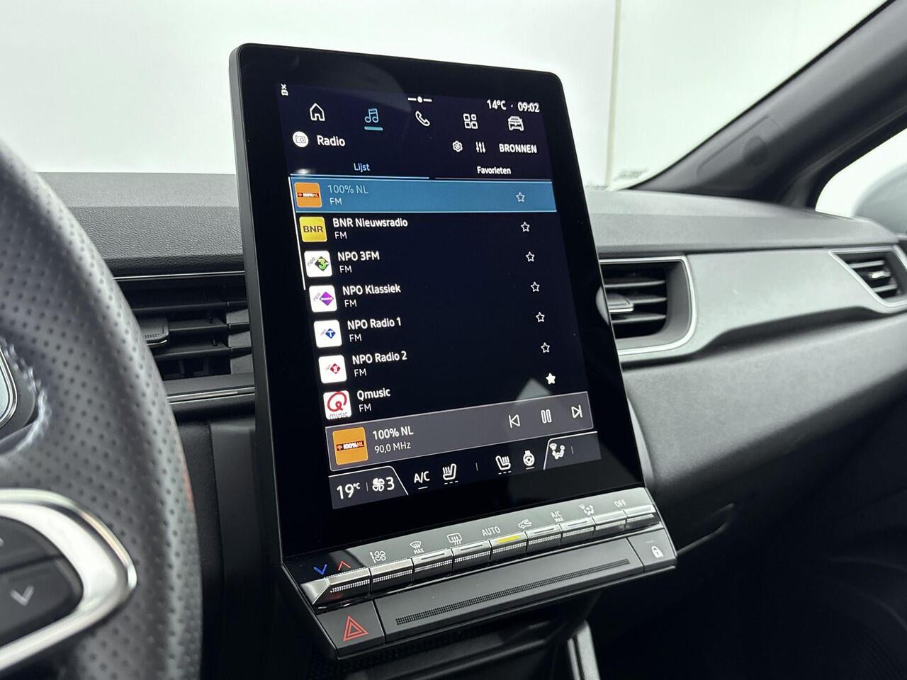 Renault CAPTUR 1.3 mild hybrid 160PK techno | Navigatie | Climate Control | Cruise Control Adaptief | Stoel-en Stuurverwarming | Parkeersensoren met Camera | Privacy Glass | Apple Carplay/Android Auto |