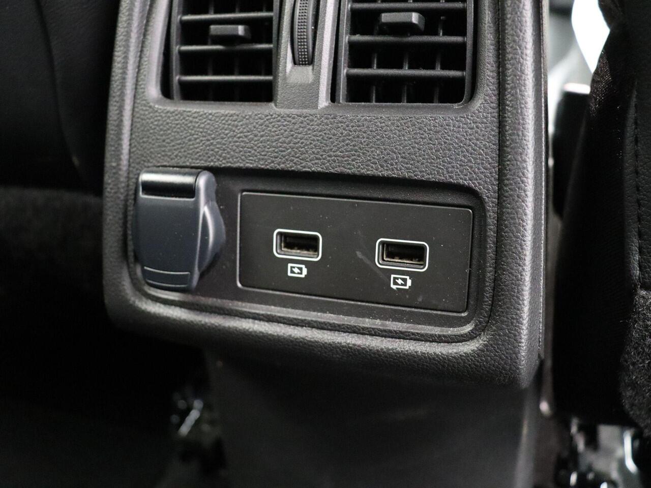 Renault CAPTUR E-Tech Hybrid 145pk Techno | Achteruitrijcamera | Grootscherm navigatie | Digitaal dashboard |