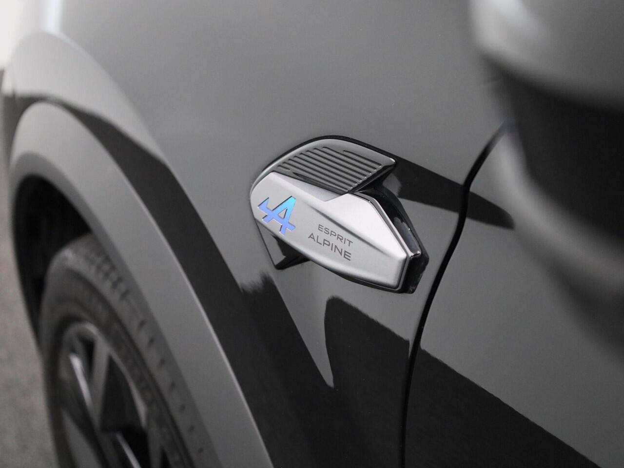 Renault CAPTUR E-Tech full hybrid 145 esprit Alpine | Apple Carplay & Android Auto | Navi | Stoelverwarming & Elektrisch verstelbare stoel l Parkeersensoren rondom met 360 camera | Climate Control | Cruise Control |