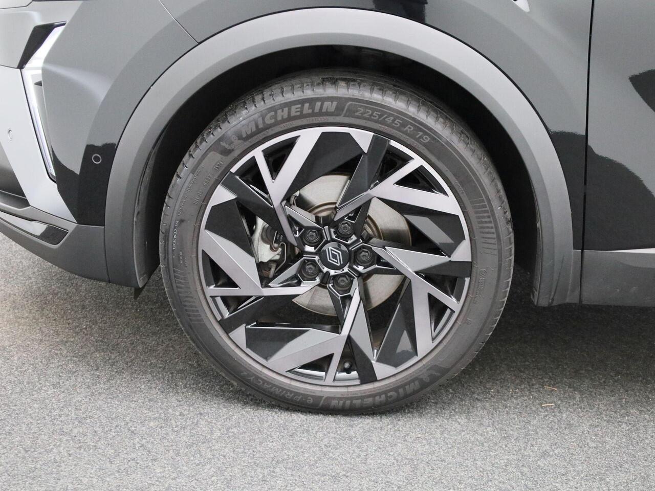 Renault CAPTUR E-Tech full hybrid 145 esprit Alpine | Apple Carplay & Android Auto | Navi | Stoelverwarming & Elektrisch verstelbare stoel l Parkeersensoren rondom met 360 camera | Climate Control | Cruise Control |