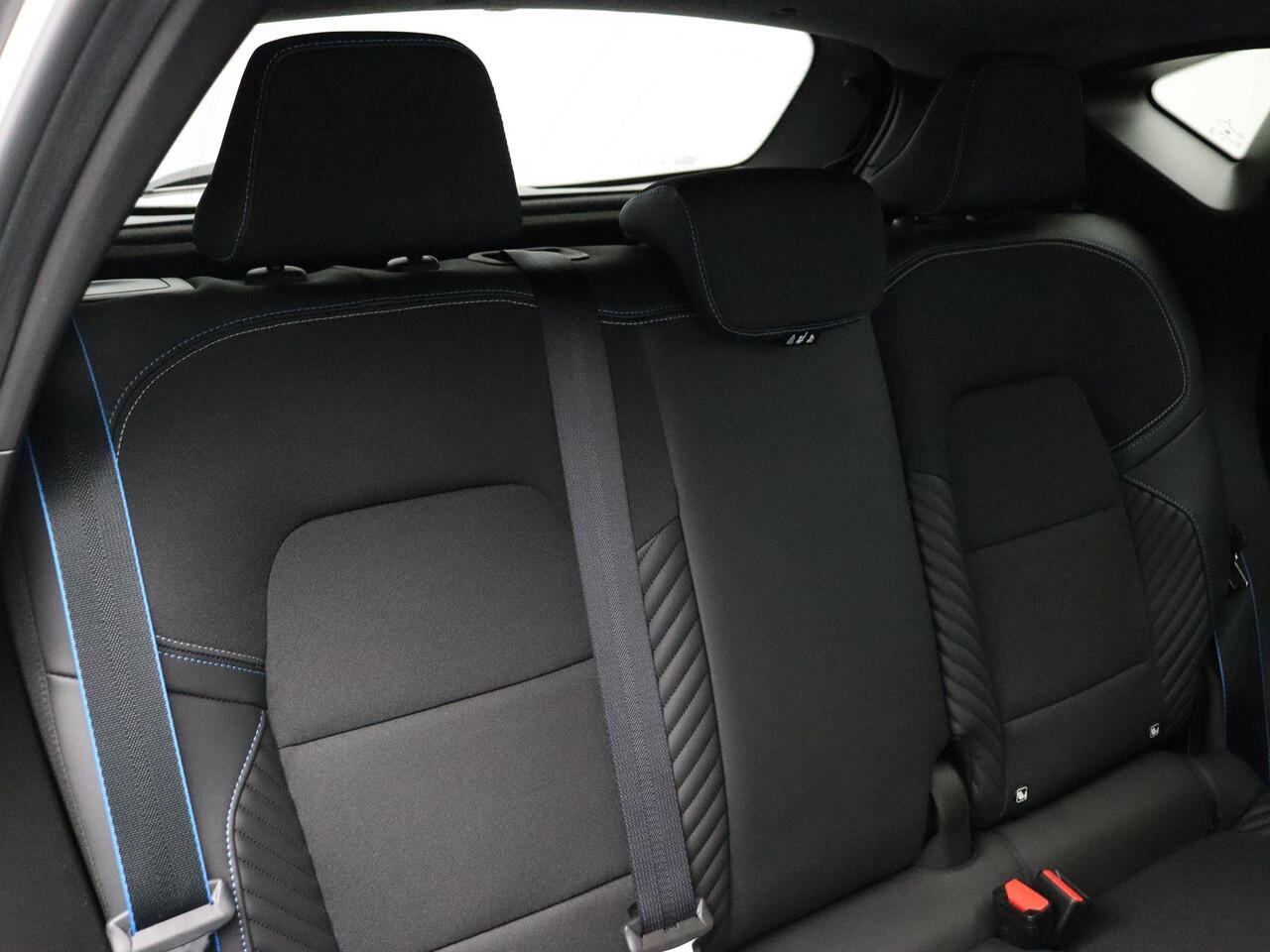 Renault CAPTUR mild hybrid 160pk esprit Alpine | Stoel- en stuurverwarming | Voorruitverwarming | 360 graden camera |