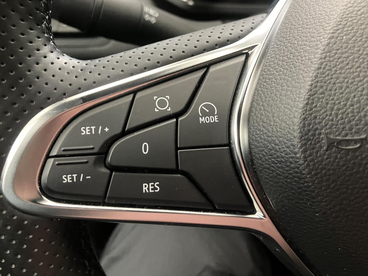 Renault CAPTUR 1.3 mild hybrid 140 techno / 1200 KG Trekgewicht / Stoel- en Stuurverwarming / Google Maps Navigatie / Camera / Climate Control / Cruise Control /