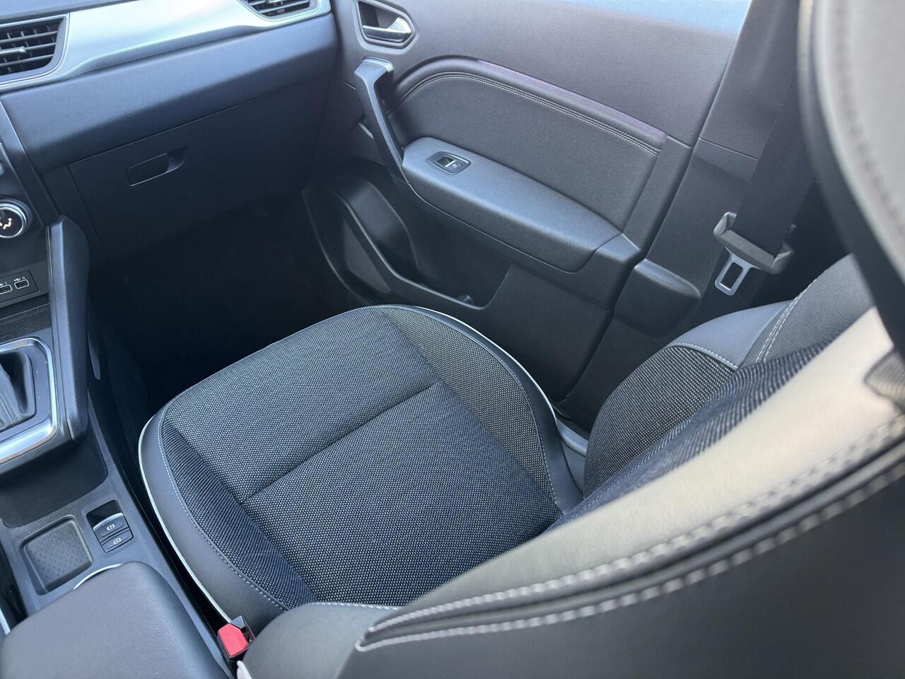 Renault CAPTUR 1.3 Techno 160 Automaat / Stoel- & Stuurverwarming / Achteruitrijcamera / Adaptieve Cruise Control / Navigatie / Apple Carplay & Android Auto / Parkeersensoren voor en achter / Climate Control