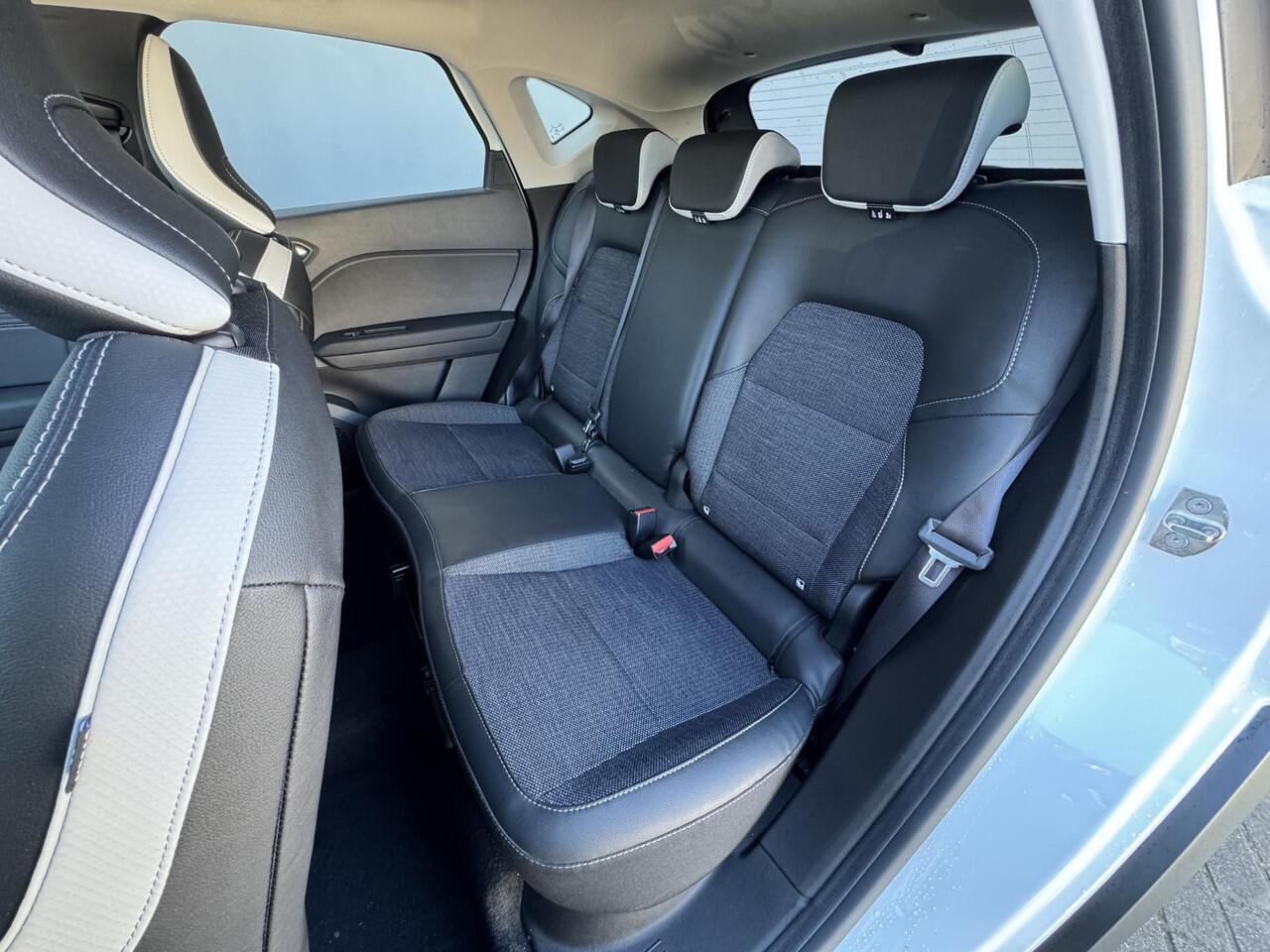 Renault CAPTUR 1.3 Techno 160 Automaat / Stoel- & Stuurverwarming / Achteruitrijcamera / Adaptieve Cruise Control / Navigatie / Apple Carplay & Android Auto / Parkeersensoren voor en achter / Climate Control