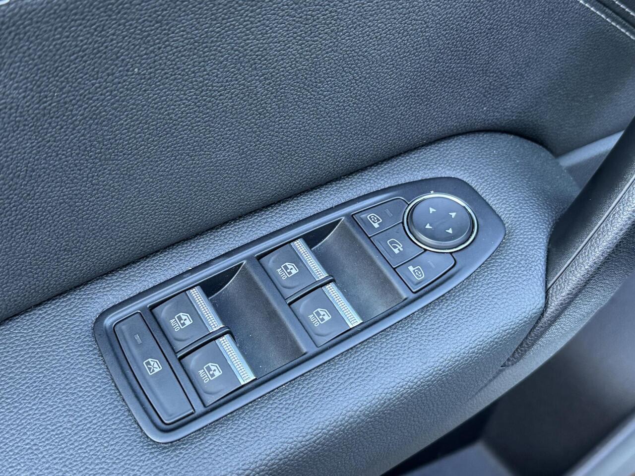 Renault CAPTUR 1.3 Techno 160 Automaat / Stoel- & Stuurverwarming / Achteruitrijcamera / Adaptieve Cruise Control / Navigatie / Apple Carplay & Android Auto / Parkeersensoren voor en achter / Climate Control