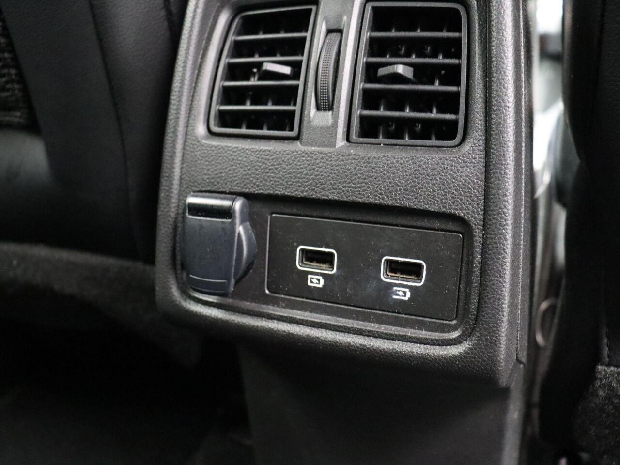 Renault CAPTUR 1.6 E-Tech Hybrid 145 Techno | Achteruitrijcamera | Climate Control | Parkeersensoren Voor en Achter | Apple/Android Carplay |