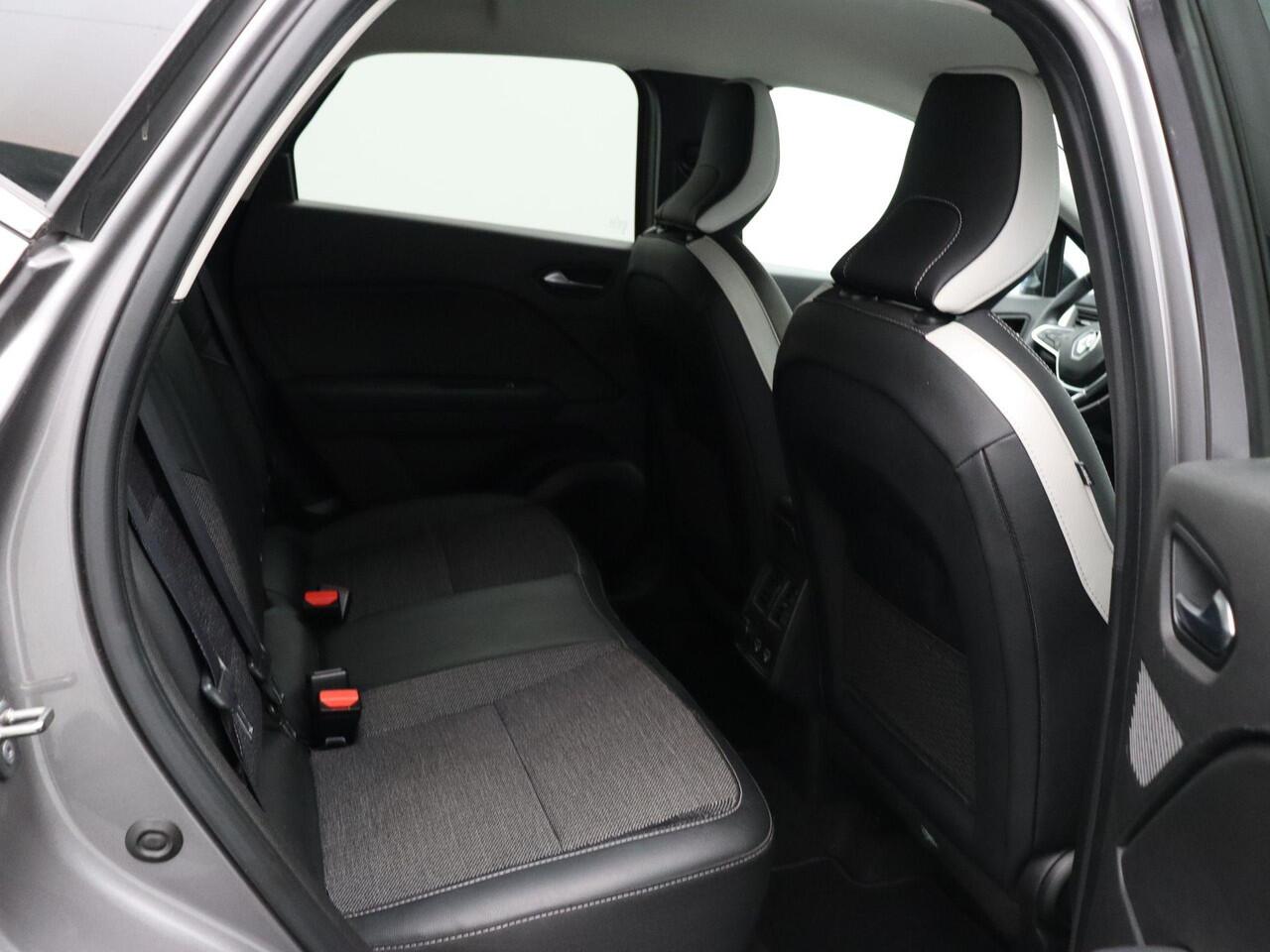 Renault CAPTUR 1.6 E-Tech Hybrid 145 Techno | Achteruitrijcamera | Climate Control | Parkeersensoren Voor en Achter | Apple/Android Carplay |