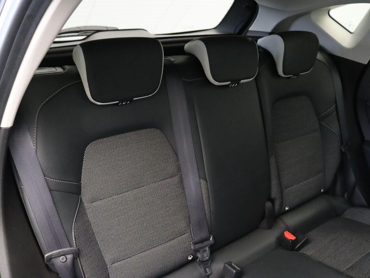 Renault CAPTUR E-Tech Hybrid 145pk Techno | Grootscherm navigatie | Digitaal dashboard | Achteruitrijcamera | Parkeersensoren voor/achter |