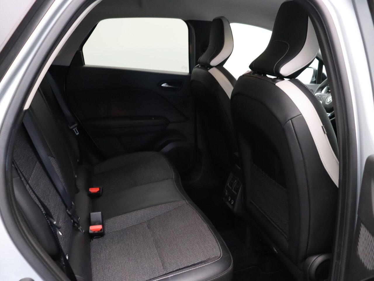 Renault CAPTUR 1.6 E-Tech Hybrid 145 Techno | Navigatie | Achteruitrijcamera | Parkeersensoren voor en achter | Climate control |