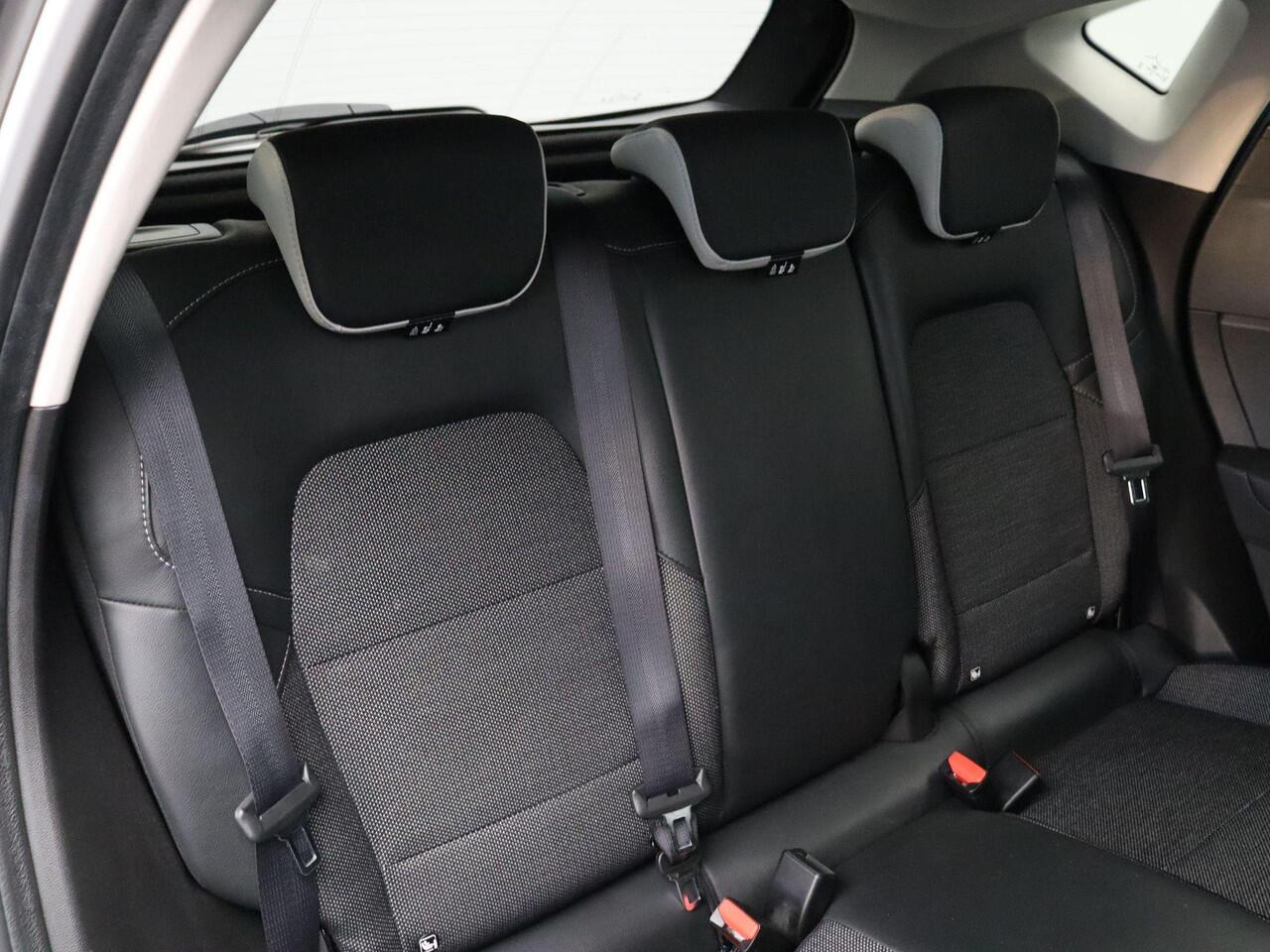 Renault CAPTUR 1.6 E-Tech Hybrid 145 Techno | Navigatie | Achteruitrijcamera | Parkeersensoren voor en achter | Climate control |