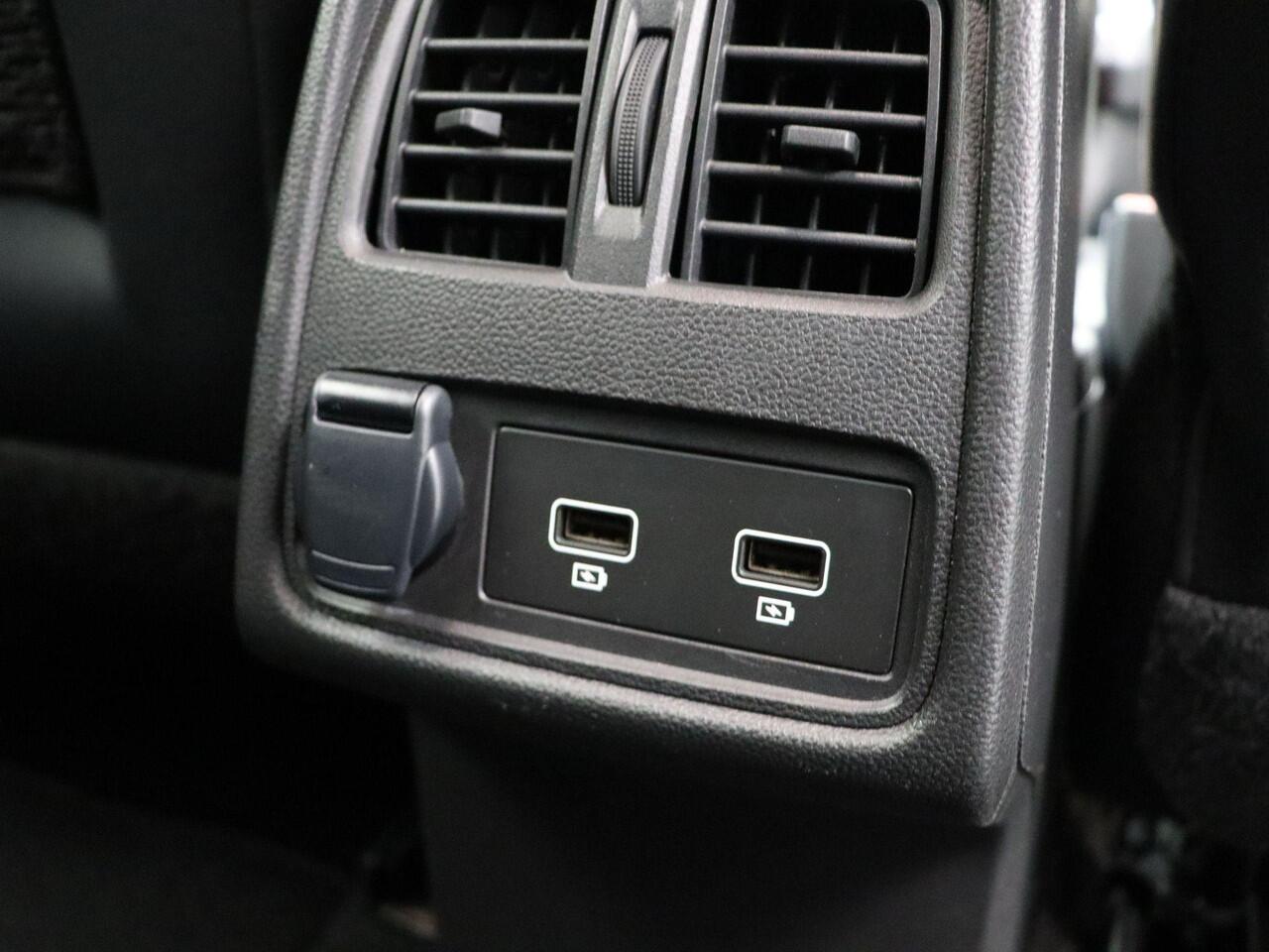 Renault CAPTUR E-Tech Hybrid 145pk Techno | Grootscherm navigatie | Digitaal dashboard | Achteruitrijcamera | Parkeersensoren voor/achter |