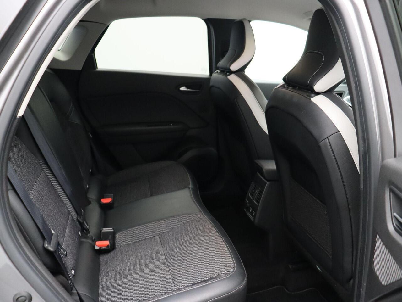 Renault CAPTUR E-Tech Hybrid 145pk Techno | Grootscherm navigatie | Digitaal dashboard | Achteruitrijcamera | Parkeersensoren voor/achter |