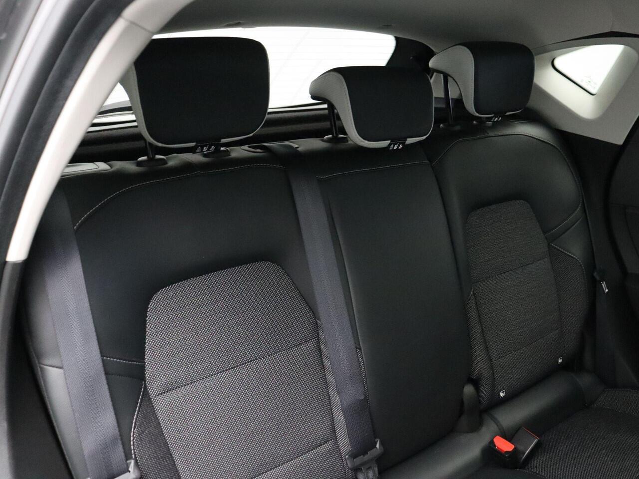 Renault CAPTUR E-Tech Hybrid 145pk Techno | Grootscherm navigatie | Digitaal dashboard | Achteruitrijcamera | Parkeersensoren voor/achter |