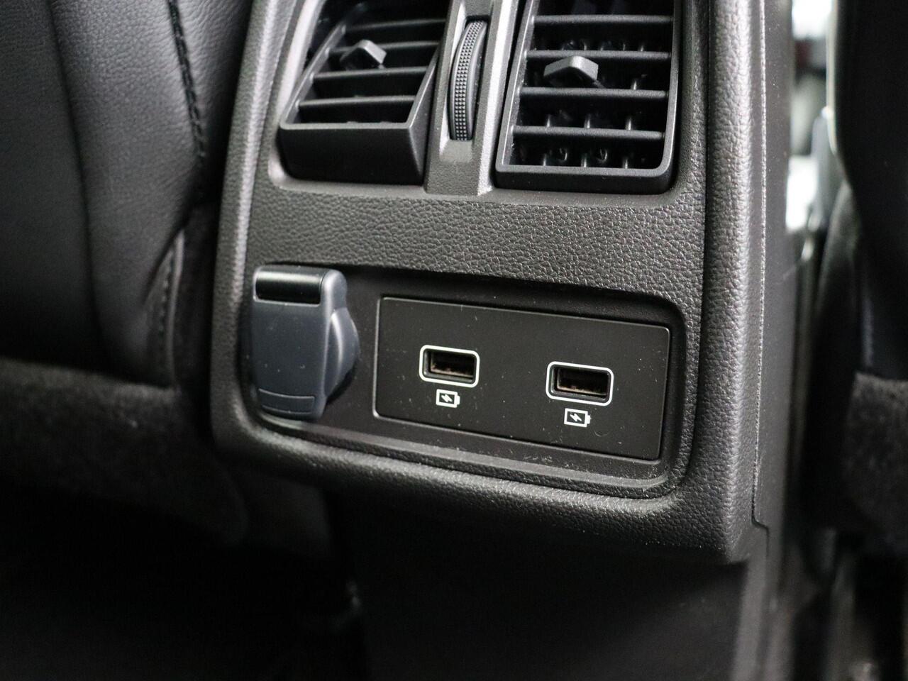 Renault CAPTUR E-Tech Hybrid 145pk Techno | Achteruitrijcamera | Vierseizoenbanden | Navigatie |