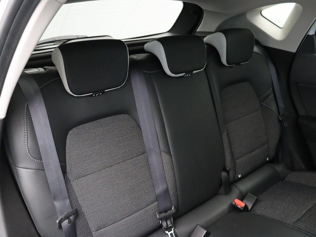 Renault CAPTUR E-Tech Hybrid 145pk Techno | Grootscherm navigatie | Digitaal dashboard | Achteruitrijcamera | Parkeersensoren voor/achter |