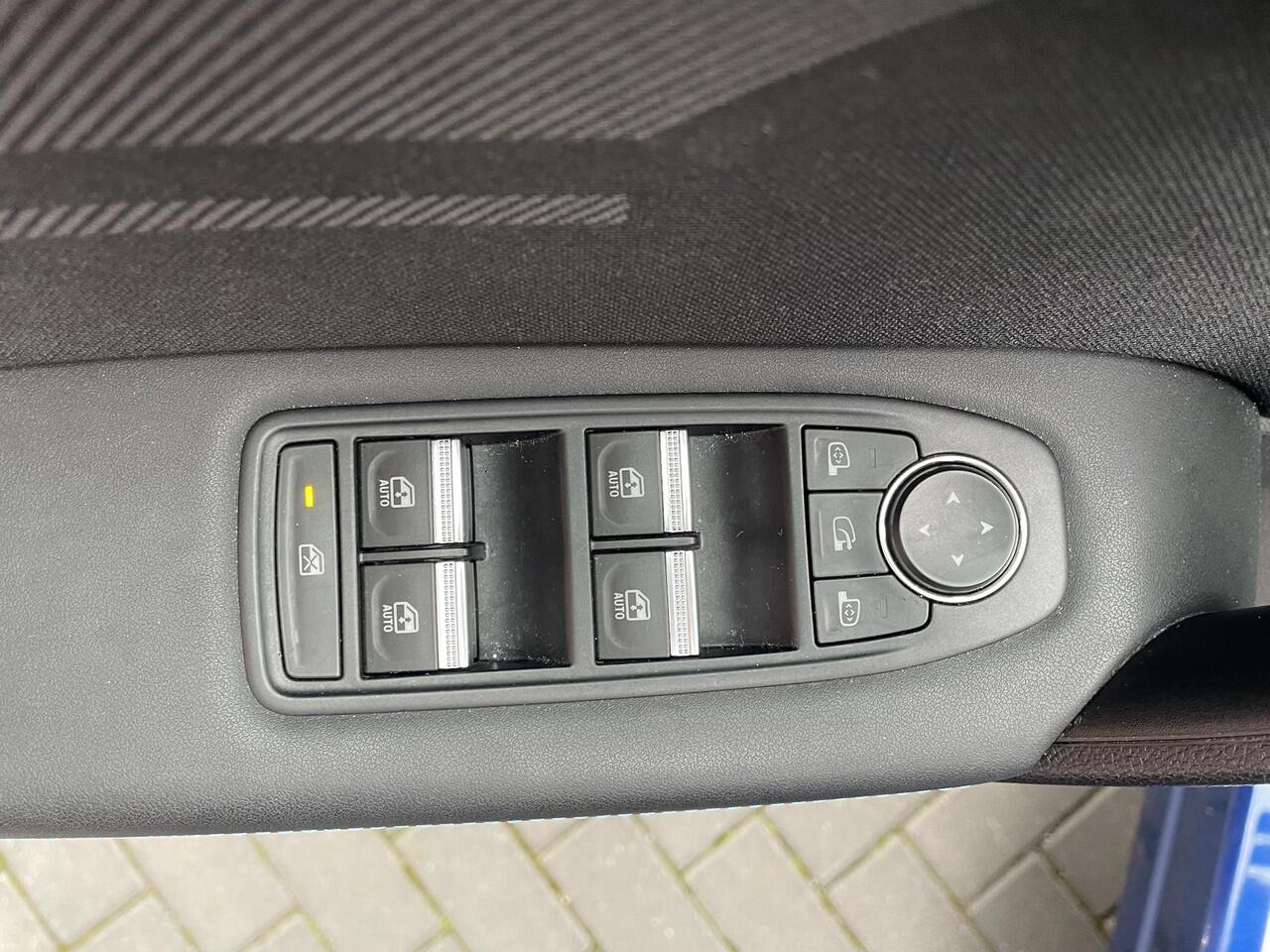 Renault CAPTUR 1.6 E-Tech full hybrid 145 esprit Alpine / Pack advanced driving assist / Pack Light & Sound / Pack winter / Pack navigation urban / Vraag naar beschikbaarheid