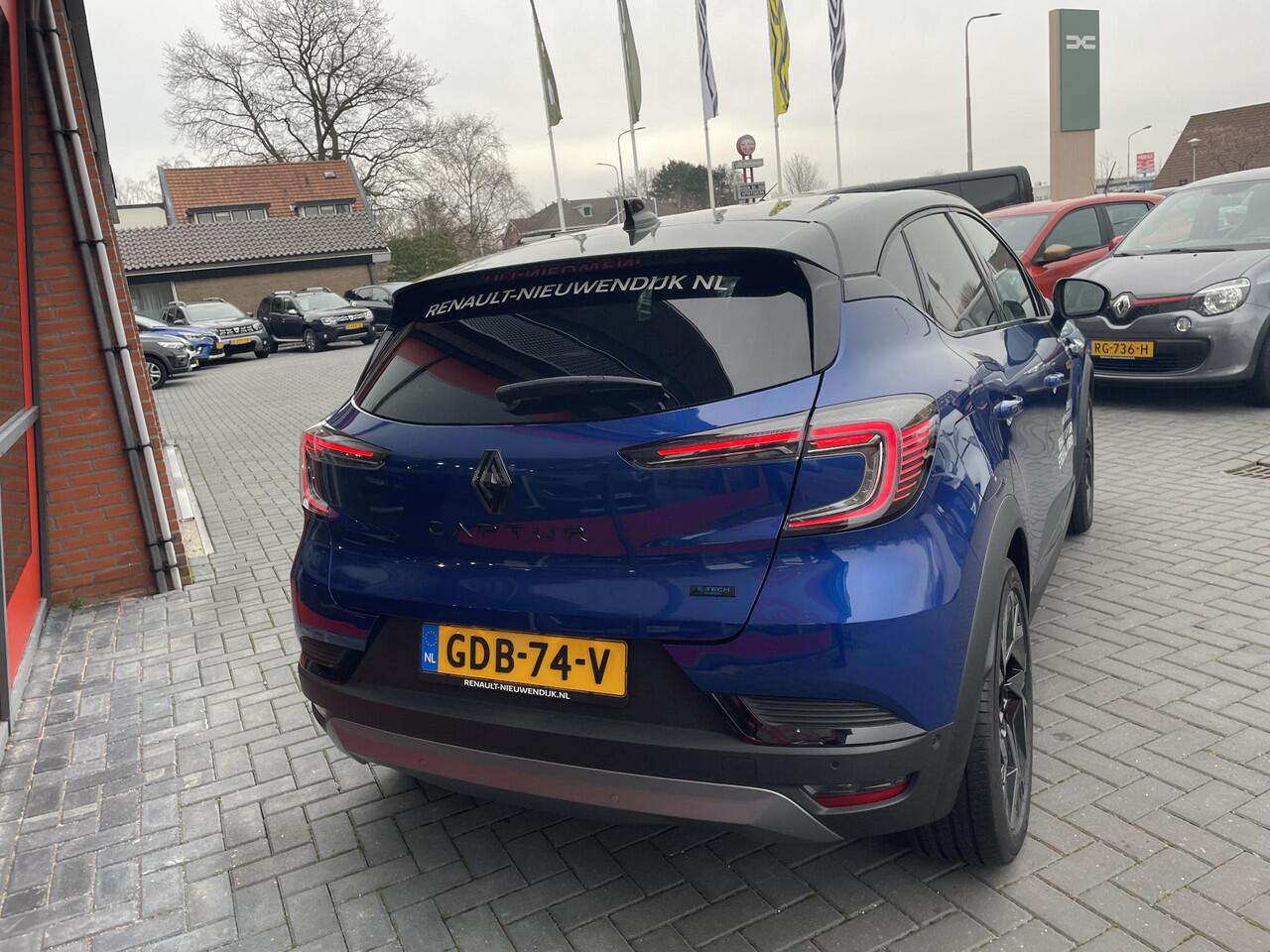 Renault CAPTUR 1.6 E-Tech full hybrid 145 esprit Alpine / Pack advanced driving assist / Pack Light & Sound / Pack winter / Pack navigation urban / Vraag naar beschikbaarheid