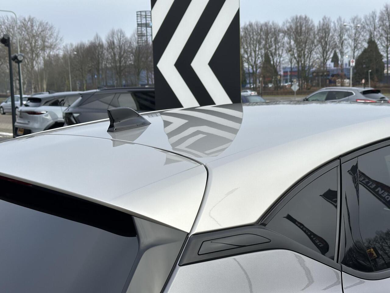 Renault CAPTUR E-Tech Full Hybrid 145 Techno l AUTOMAAT l TWO-TONE l draadloze telefoonoplader