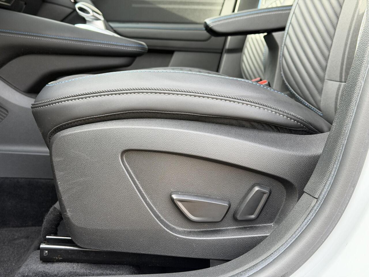 Renault CAPTUR 1.3 mild hybrid 160 esprit Alpine / Trekgewicht 1200 KG / Dealer Onderhouden / Harman Kardon / Two Tone / Adaptieve Cruise Control / Navigatie / Stoel & Stuurwiel Verwarming / Elektrische Stoelen / 360 Camera / PDC / Dodehoek Detectie /
