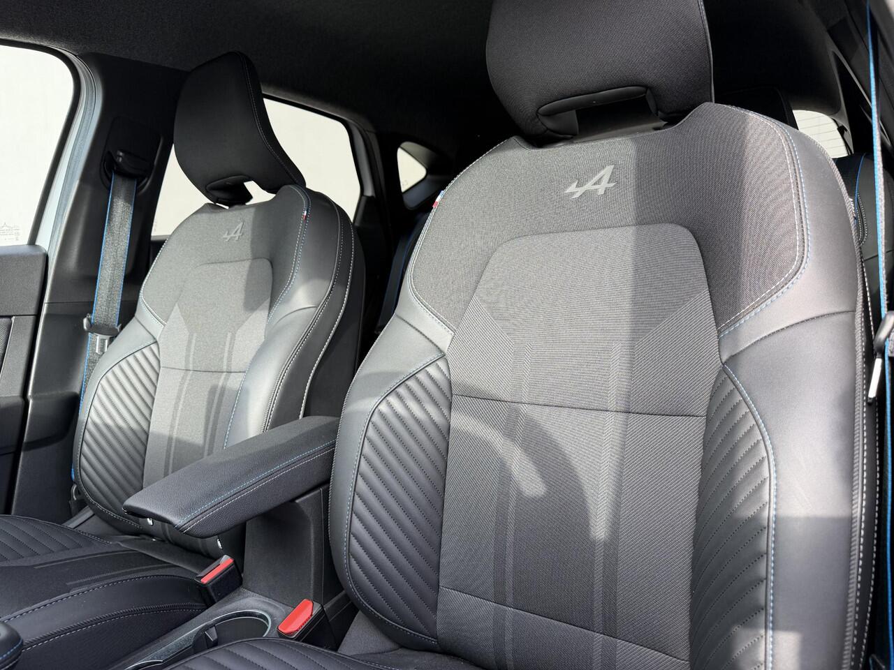 Renault CAPTUR 1.3 mild hybrid 160 esprit Alpine / Trekgewicht 1200 KG / Dealer Onderhouden / Harman Kardon / Two Tone / Adaptieve Cruise Control / Navigatie / Stoel & Stuurwiel Verwarming / Elektrische Stoelen / 360 Camera / PDC / Dodehoek Detectie /
