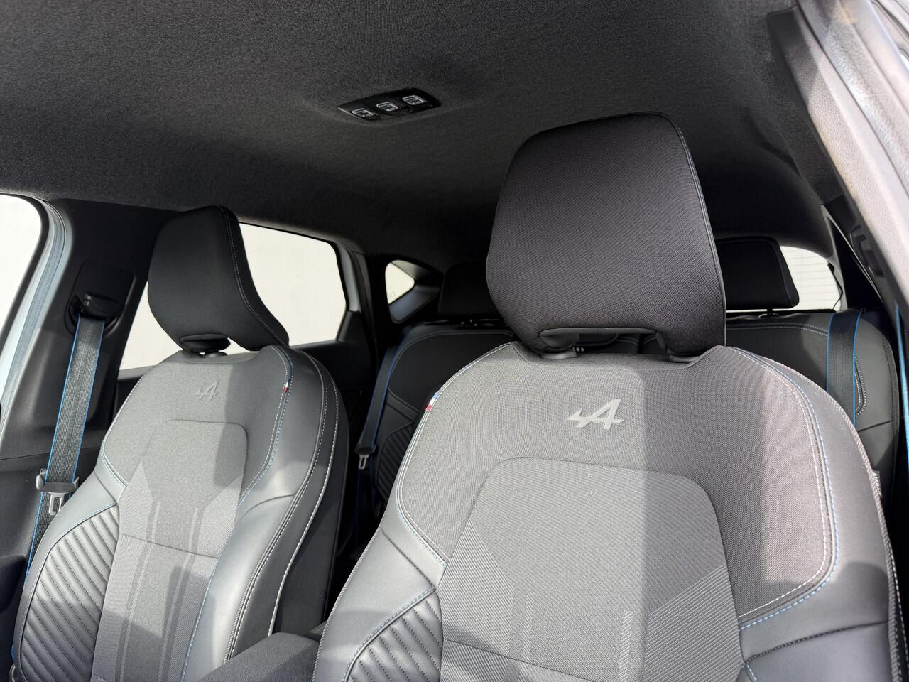 Renault CAPTUR 1.3 mild hybrid 160 esprit Alpine / Trekgewicht 1200 KG / Dealer Onderhouden / Harman Kardon / Two Tone / Adaptieve Cruise Control / Navigatie / Stoel & Stuurwiel Verwarming / Elektrische Stoelen / 360 Camera / PDC / Dodehoek Detectie /