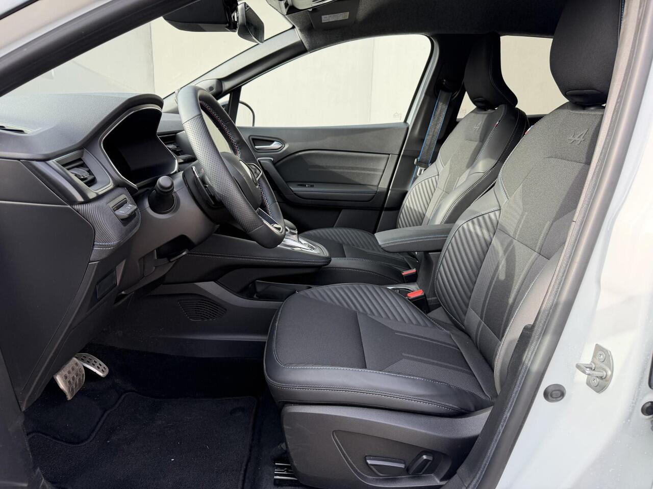 Renault CAPTUR 1.3 mild hybrid 160 esprit Alpine / Trekgewicht 1200 KG / Dealer Onderhouden / Harman Kardon / Two Tone / Adaptieve Cruise Control / Navigatie / Stoel & Stuurwiel Verwarming / Elektrische Stoelen / 360 Camera / PDC / Dodehoek Detectie /