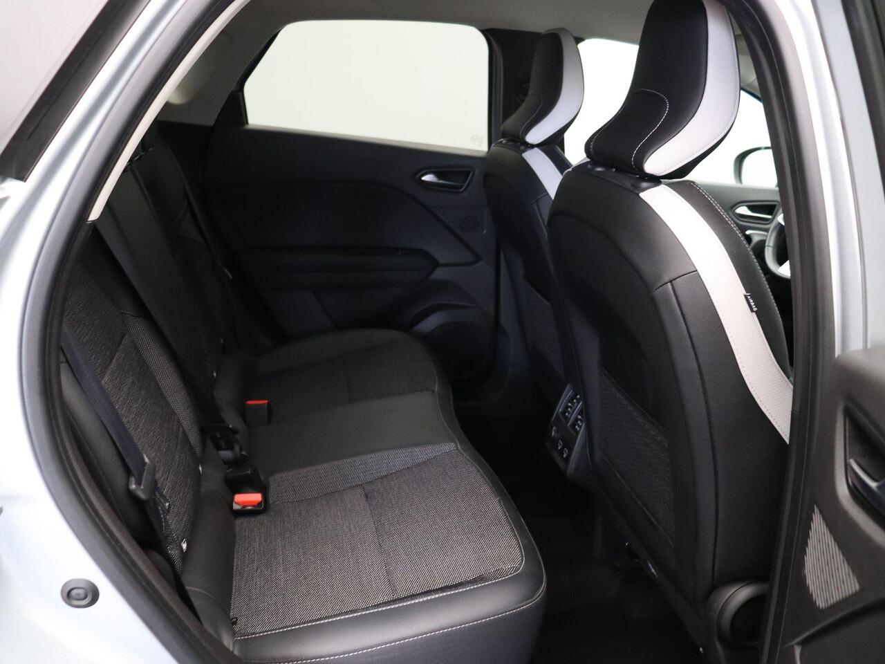 Renault CAPTUR 1.6 E-Tech Hybrid 145 Techno | Navigatie | Achteruitrijcamera | Parkeersensoren achter | Climate control |