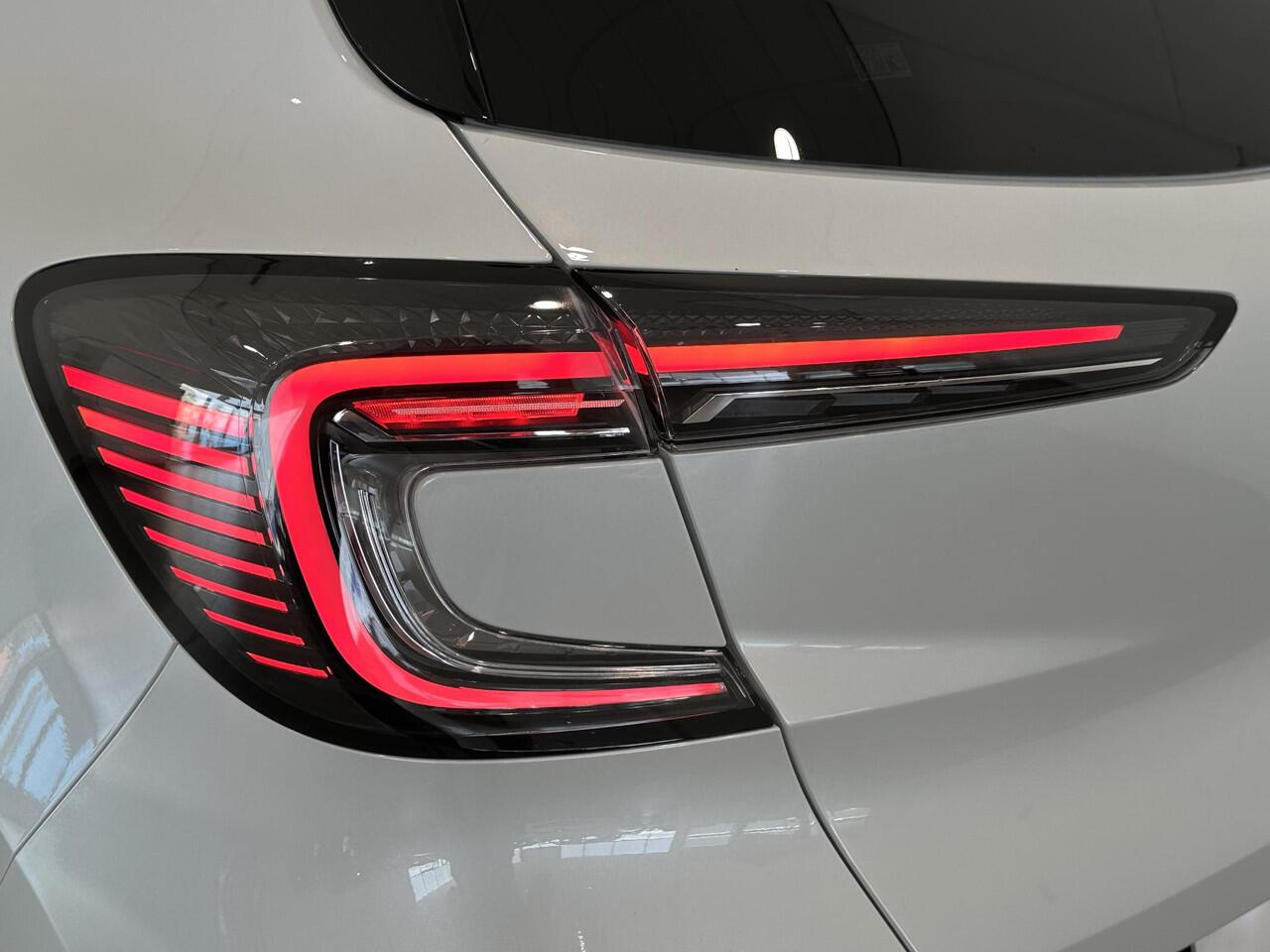 Renault CAPTUR 1.8 E-Tech Full Hybrid 160 Esprit Alpine | Pack Privilège | Pack Light & Sound | Van: ¤ 41.059,- nu rijklaar voor: ¤ 39.059,-