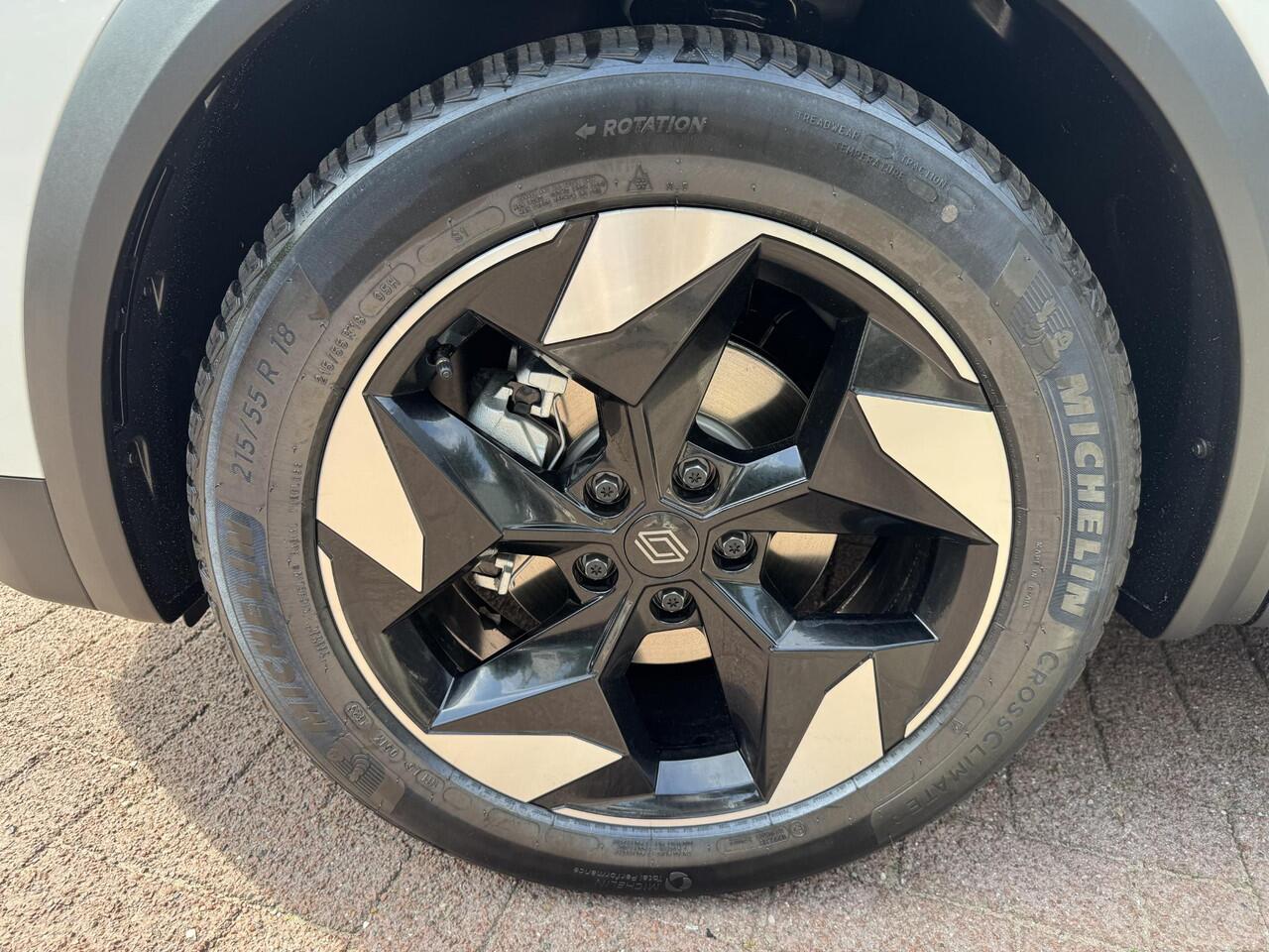 Renault CAPTUR 1.6 E-Tech 145 esprit Alpine+Pack Light&Sound!!