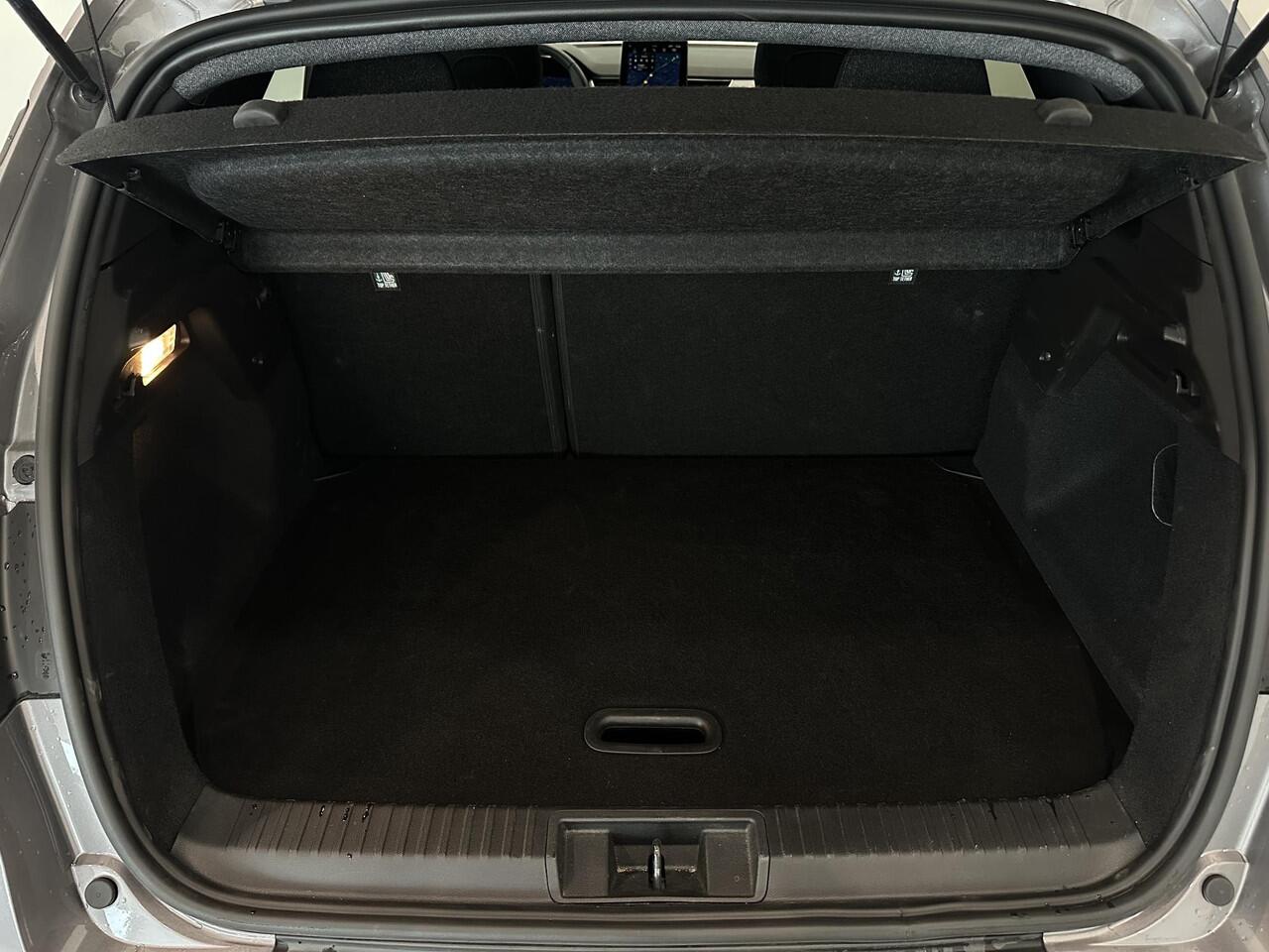 Renault CAPTUR 1.0 TCe 90 Techno | Navigatie 9,3" | Climate Control | Cruise Control | Lichtmetalen velgen 18" | Apple Carplay/Android Auto | Parkeersensoren voor, achter en achteruitrijcamera