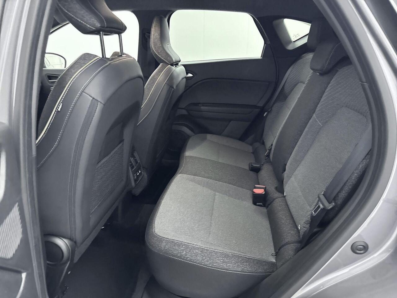 Renault CAPTUR 1.6 E-Tech full hybrid 145Pk techno | Apple & Android Carplay | Parkeersensoren Achter & Camera | Stoel- & Stuurverwarming | Climate Control | Cruise Control & Snelheidsbegrenzer | Keyless Entry | Privacy Glass |