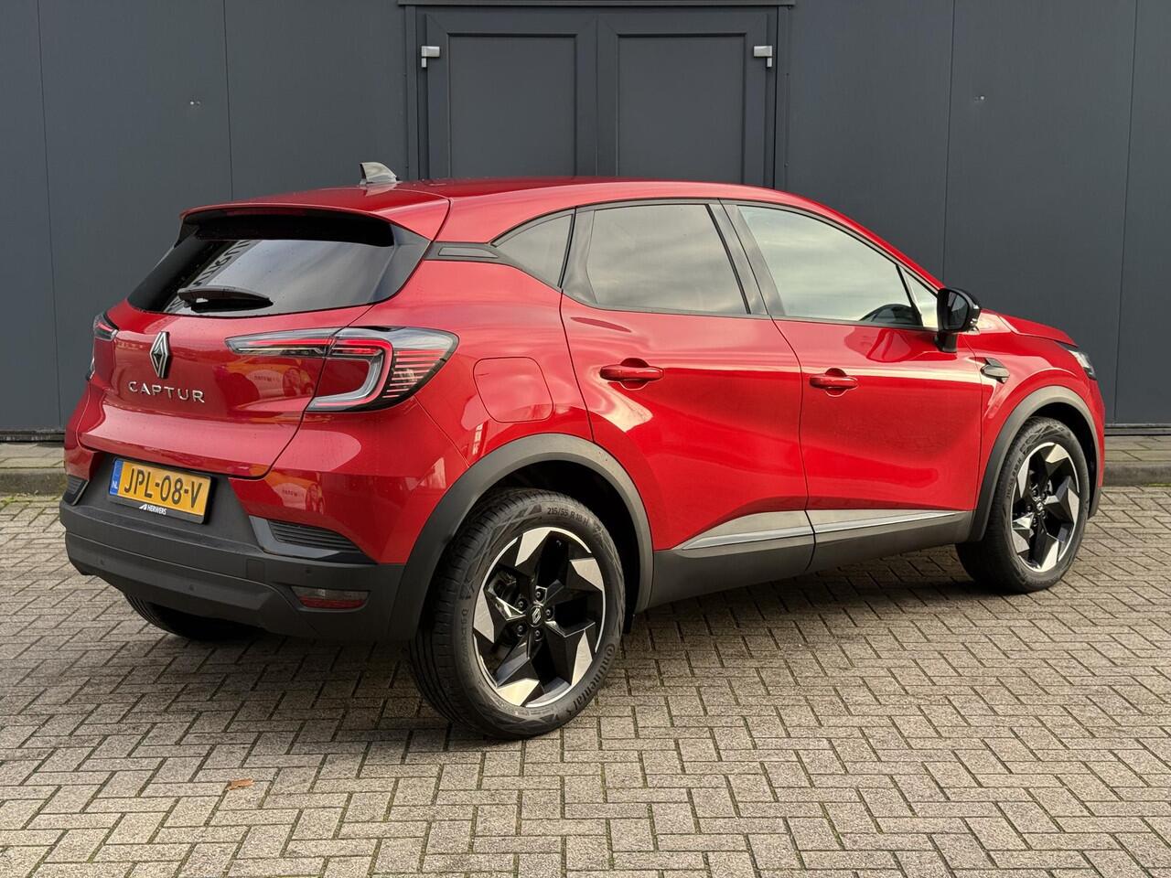 Renault CAPTUR 1.3 mild hybrid 160 techno / Fabrieksgarantie tot 04-2027 / Stuur- en stoelverwarming / Navigatie / Achteruitrijcamera / Apple Carplay Android / 18" LM wielen /