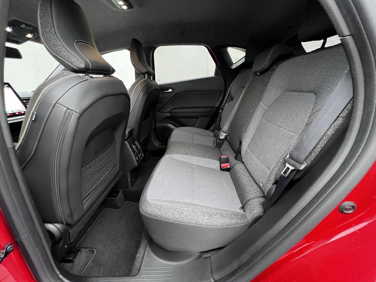 Renault CAPTUR 1.3 mild hybrid 160 techno / Fabrieksgarantie tot 04-2027 / Stuur- en stoelverwarming / Navigatie / Achteruitrijcamera / Apple Carplay Android / 18" LM wielen /