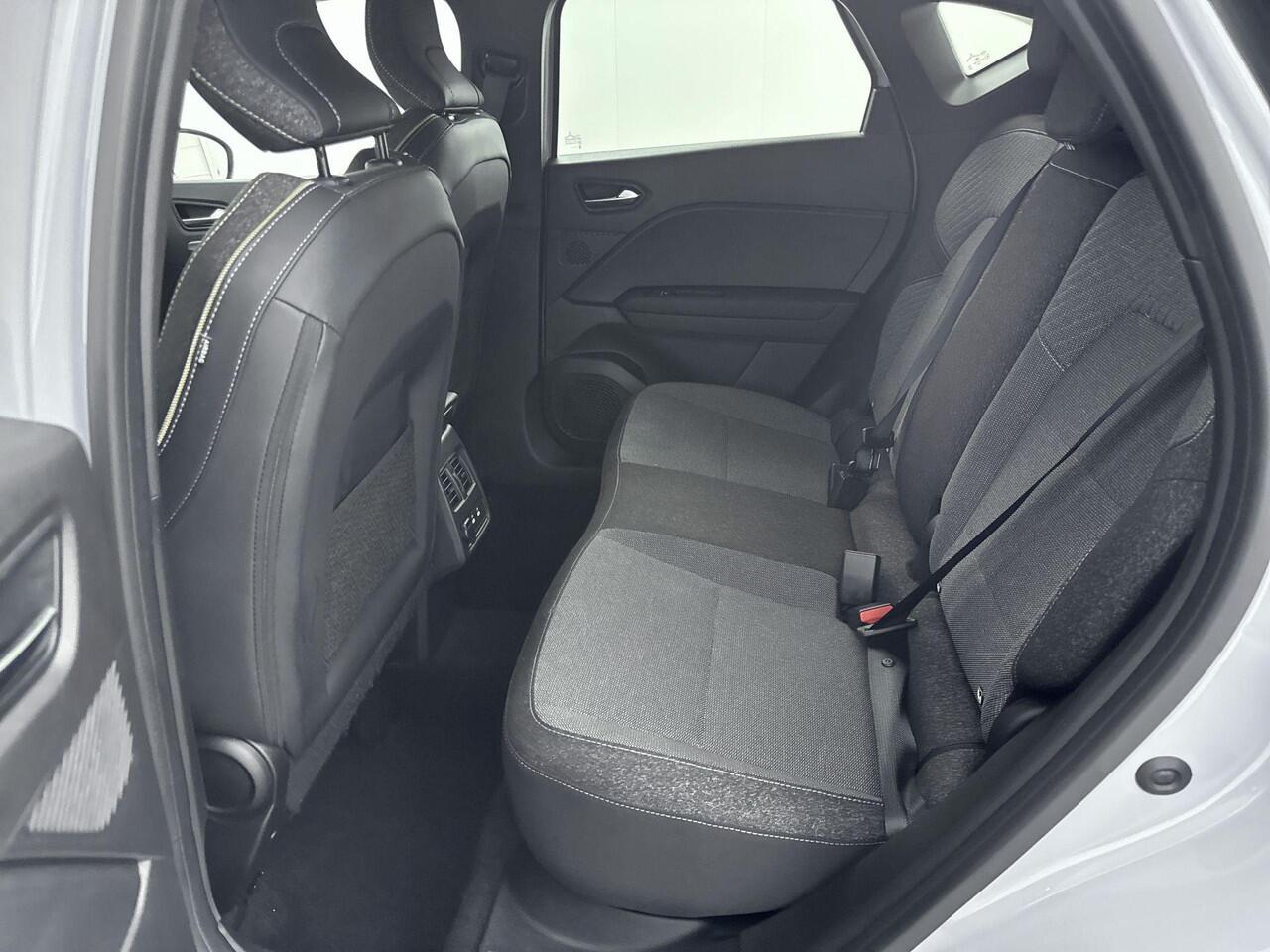 Renault CAPTUR 1.6 E-Tech full hybrid 145Pk techno | Google Navigatie | Apple & Android Carplay | Climate Control | Parkeersensoren Voor & Achter | Achteruitrijcamera | Cruise Control & Snelheidsbegrenzer | Keyless Entry | Privacy Glass |