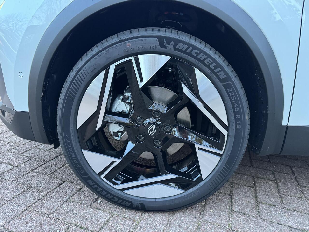 Renault CAPTUR 1.6 E-Tech 145 esprit Alpine+Pack Light&Sound!!