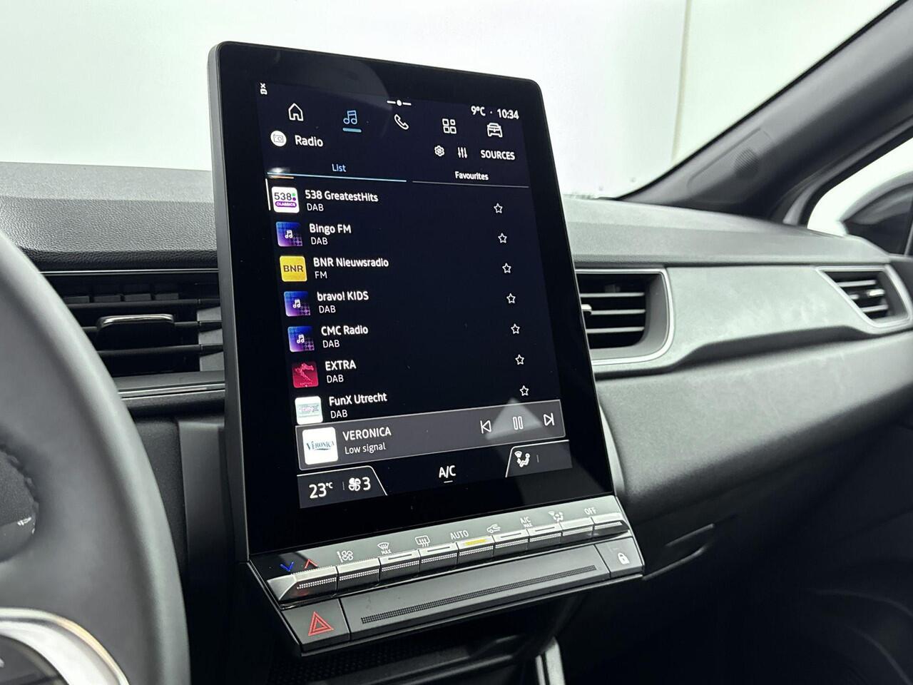 Renault CAPTUR 1.3 mild hybrid 160Pk techno | Android & Apple Carplay | Parkeersensoren | Cruise & Climate Control | DAB Radio | Lichtmetalen Velgen 18"