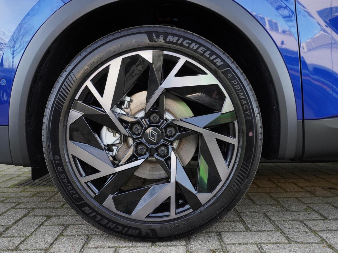 Renault CAPTUR 1.8 E-Tech full hybrid 160 esprit Alpine / ¤3.000 VOORDEEL / NIEUW / PACK PRIVILEGE / 10,4'' NAVI / 10,25'' DASHBOARD / 360° CAMERA / PDC 360 / ADAPT. CRUISE / STUURV. / STOELV. / VOORRUITV. / BLINDSPOT / PRIVACY GLASS / DAB / APPLE CARPLAY / ANDROID AUTO