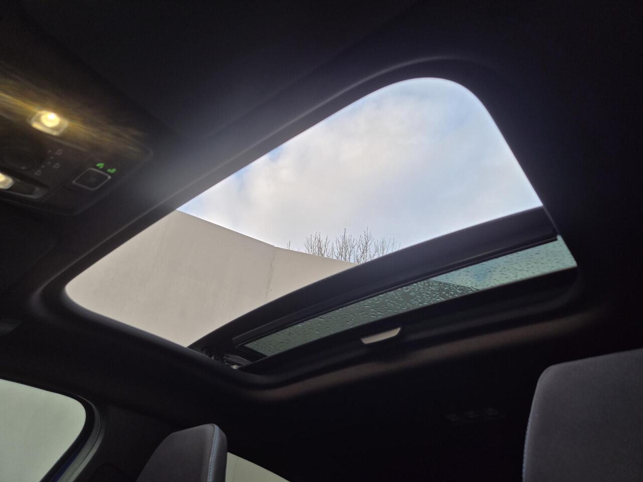 Renault CAPTUR 1.6 E-Tech full hybrid 145 esprit Alpine Automaat / Fabrieksgarantie tot 05-2027 / Glazen Schuif- en Kanteldak / Adaptief Cruise Control / Achteruitrijcamera / Draadloze Telefoon Lader / Apple Carplay & Android Auto /