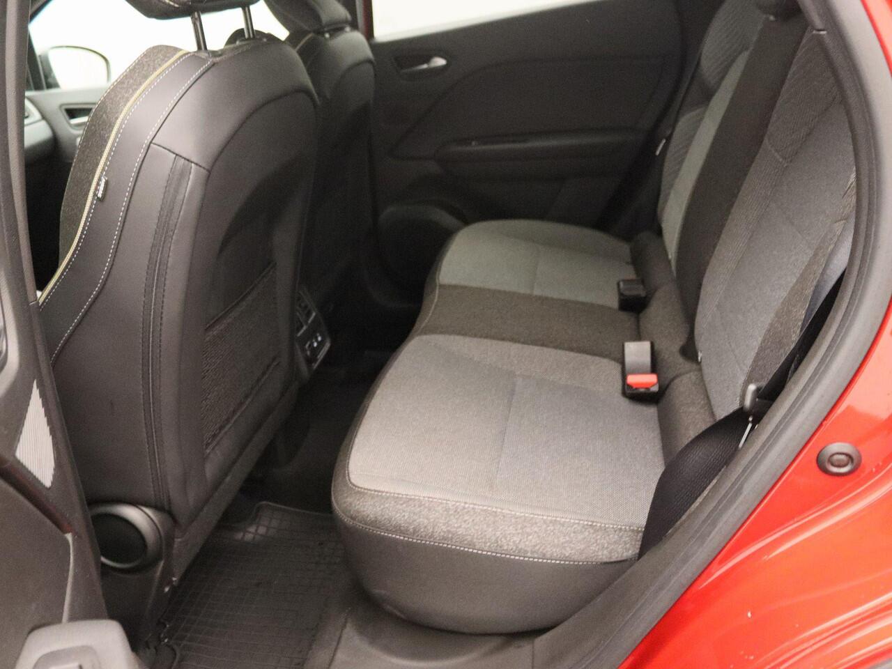 Renault CAPTUR Techno mild hybrid 160 EDC Automaat | openR multimediasysteem met 10,4" touchscreen met Apple CarPlay & Android Auto | Climate Control | Parkeersensoren met achteruitrijcamera | Two-tone metaalkleur |