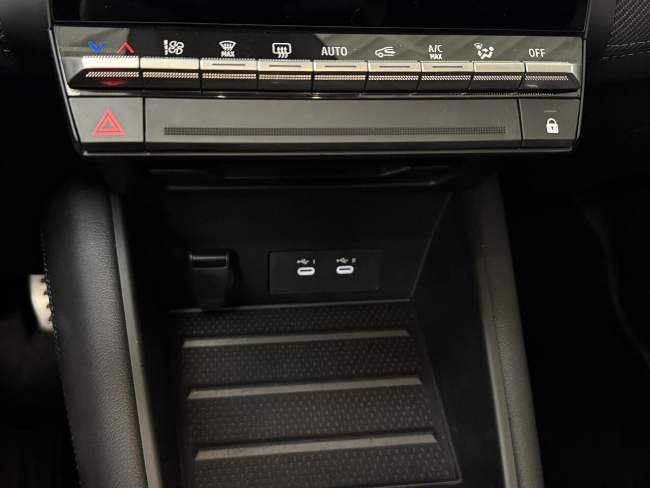 Renault CAPTUR 1.3 mild hybrid 160 Esprit Alpine | Panoramdak | Navigatie | Achteruitrijcamera | Cruise Control Adaptief | Stoel + stuurverwarming |