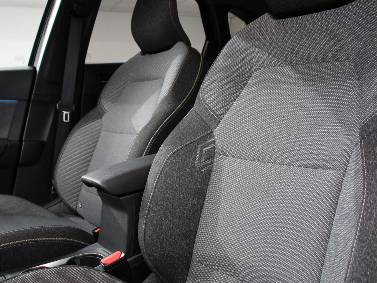 Renault CAPTUR 1.3 TCe Techno 160pk automaat | Climate control | Adaptieve cruise control | Camera | Parkeersensoren | LED | Verwarmde voorstoelen | Stuurverwarming | Navigatie | Apple Carplay/ Android Auto | Keyless