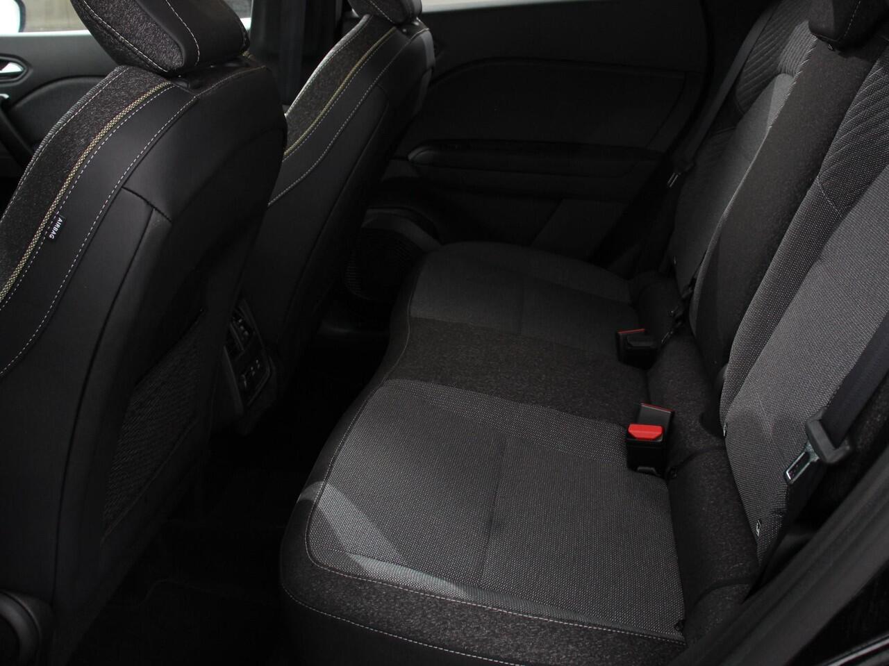 Renault CAPTUR 1.3 TCe Techno 160pk automaat | Climate control | Adaptieve cruise control | Camera | Parkeersensoren | LED | Verwarmde voorstoelen | Stuurverwarming | Navigatie | Apple Carplay/ Android Auto | Keyless