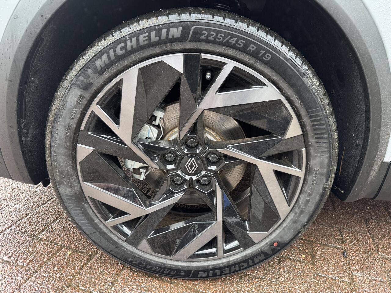 Renault CAPTUR 1.8 E-Tech 160 Esprit Alpine+Pack Privilege! 2026!