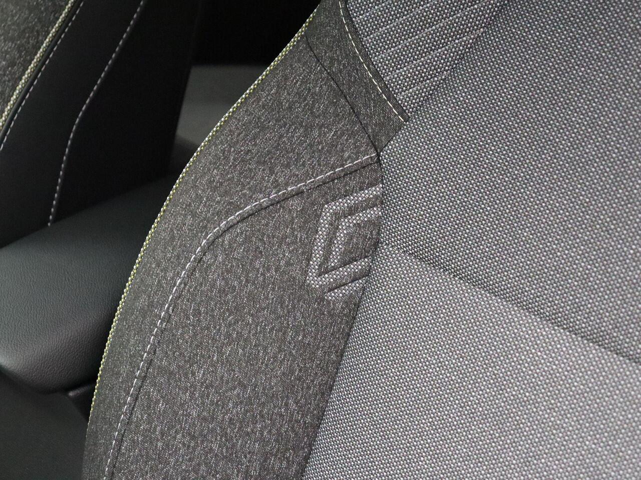 Renault CAPTUR TCe 115pk techno | Vijf jaar garantie | Stoel- en stuurwielverwarming | All season banden |