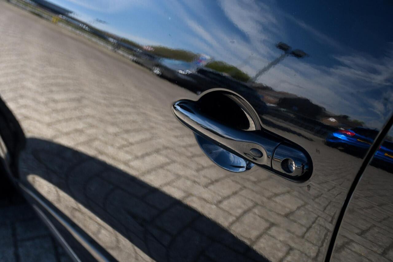 Renault CLIO Estate 0.9 TCe Limited NAVIGATIE/ CRUISE CONTROL/ LM 16