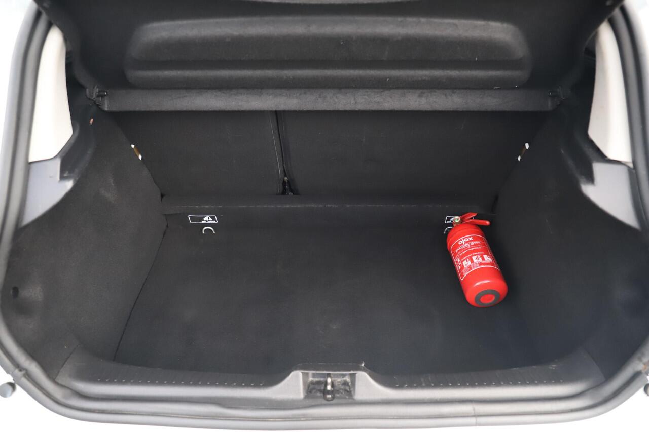 Renault CLIO 0.9 TCe Limited Trekhaak 16 inch Navigatie Airco Cruise Bluetooth Parkeersensor Getint Glas