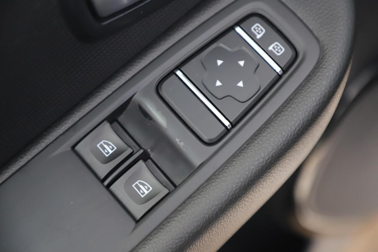 Renault CLIO Estate 0.9 TCe Limited Navigatie Bluetooth Airco Cruise Control 16 inch LMV Getint Glas