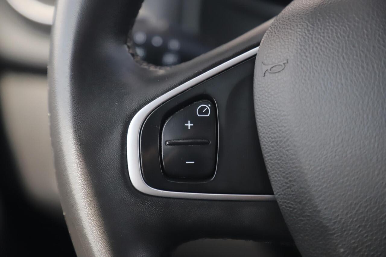 Renault CLIO Estate 0.9 TCe Limited Navigatie Bluetooth Airco Cruise Control 16 inch LMV Getint Glas