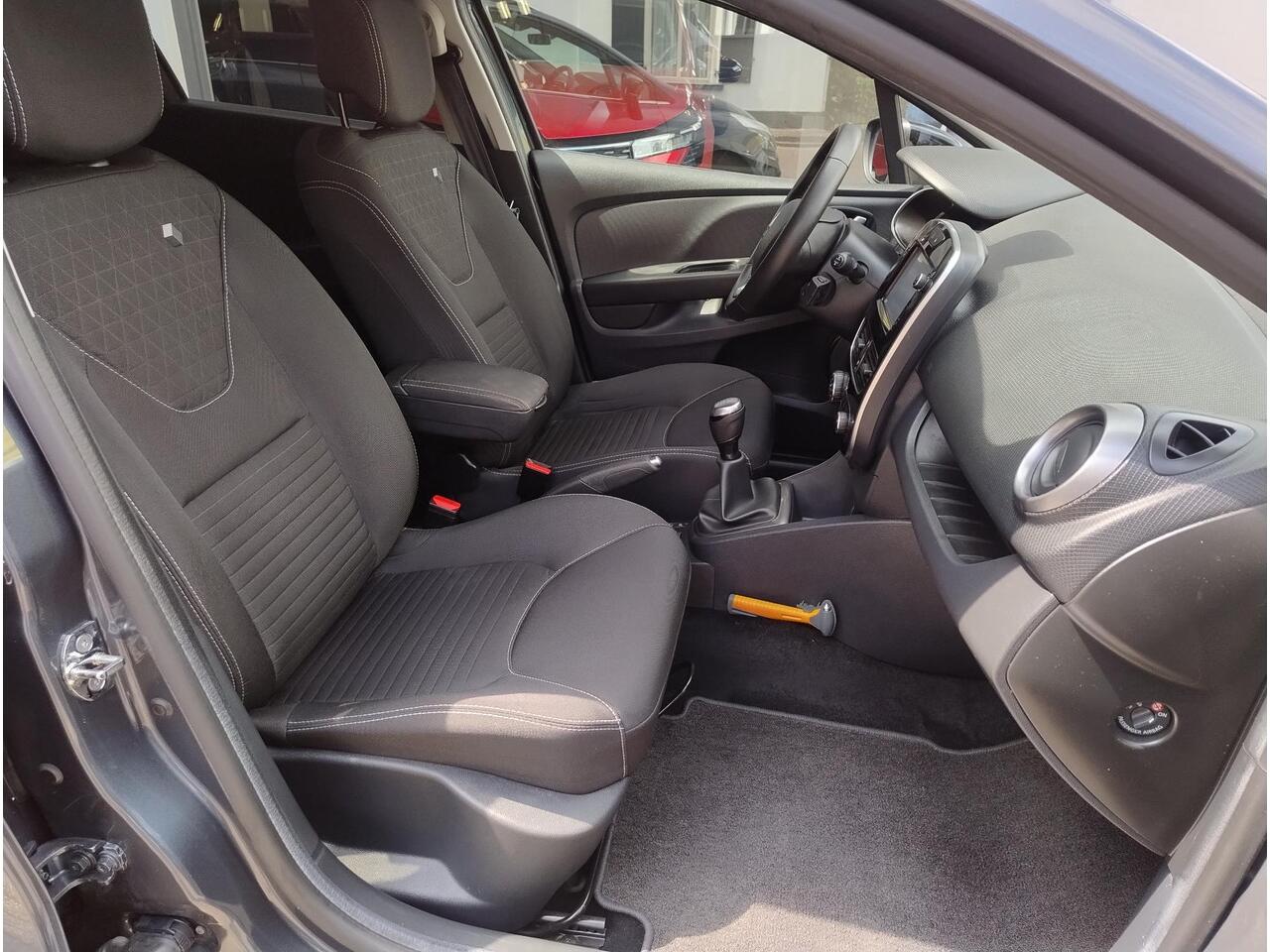 Renault CLIO Estate 90 TCe Limited